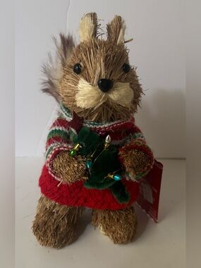 naturally decorative Christmas animal NEW NWT squirrel with Christmas tree